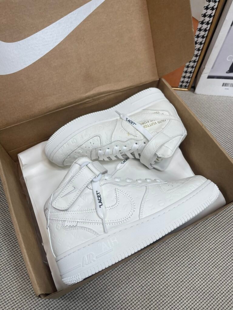 Louis Vuitton Unisex High-Top Sneakers detail image 3