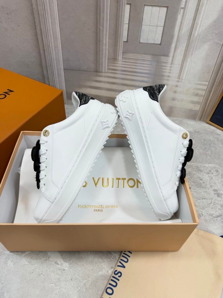 Louis Vuitton Women's White Low-Top Sneakers detail 3