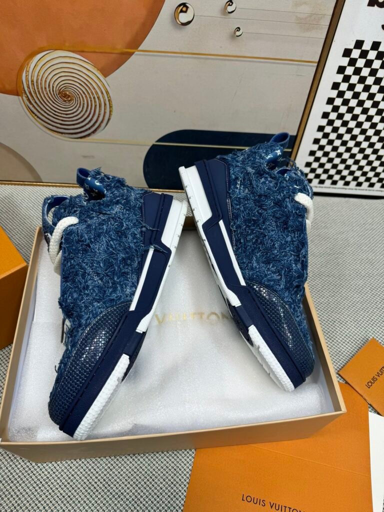 Louis Vuitton Unisex Chunky Sneakers detail 3