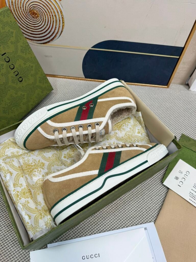 Gucci Unisex Loafers detail image 3