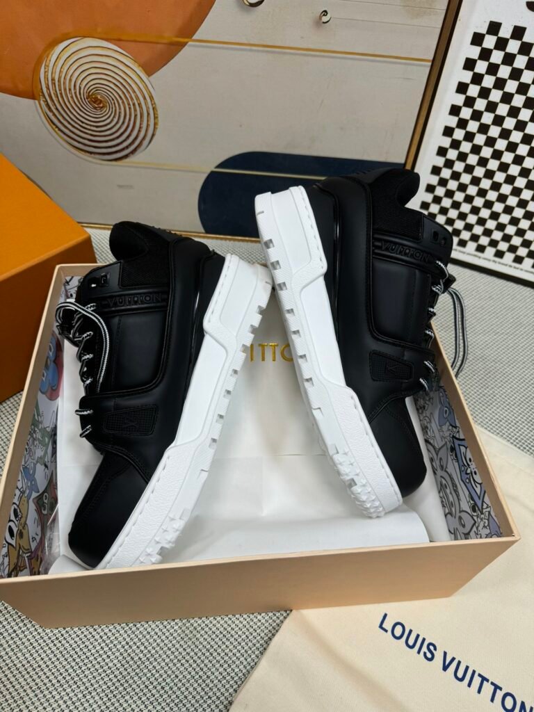 Louis Vuitton Unisex Chunky Sneakers detail 3