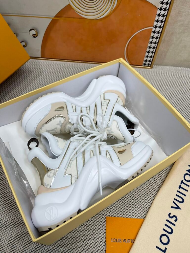 Louis Vuitton Unisex Chunky Sneakers detail 3
