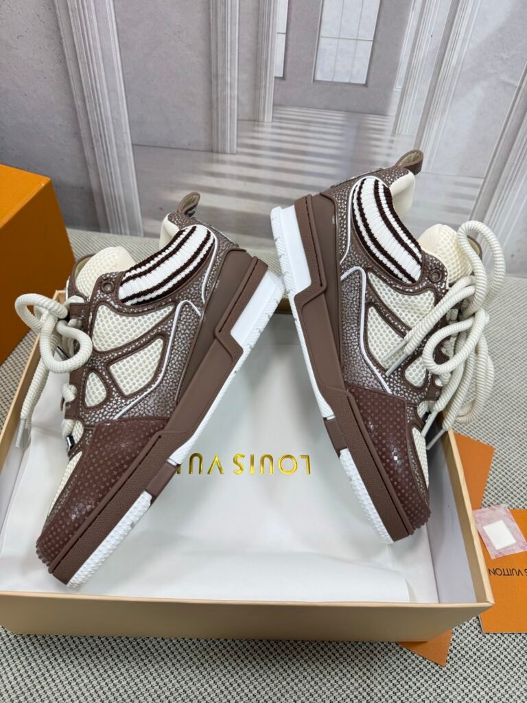 Louis Vuitton Unisex Chunky Sneakers detail image 3