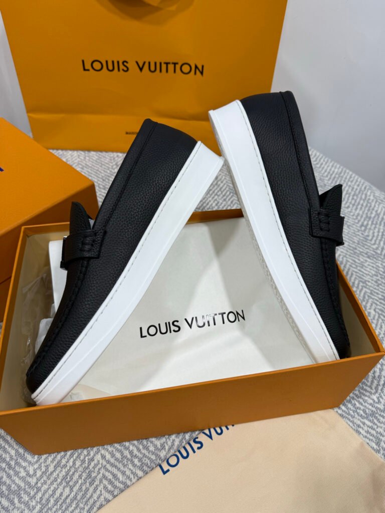 Louis Vuitton Men's Leather Dress Shoes detail image 3