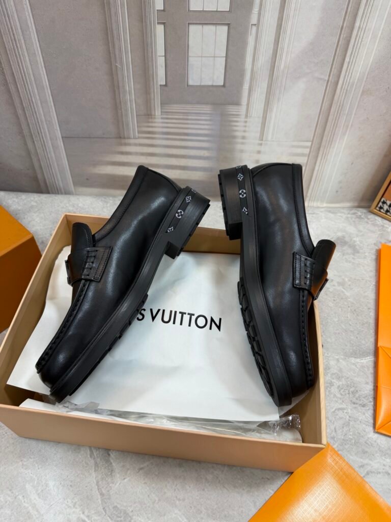Louis Vuitton Men's Leather Dress Shoes detail image 3