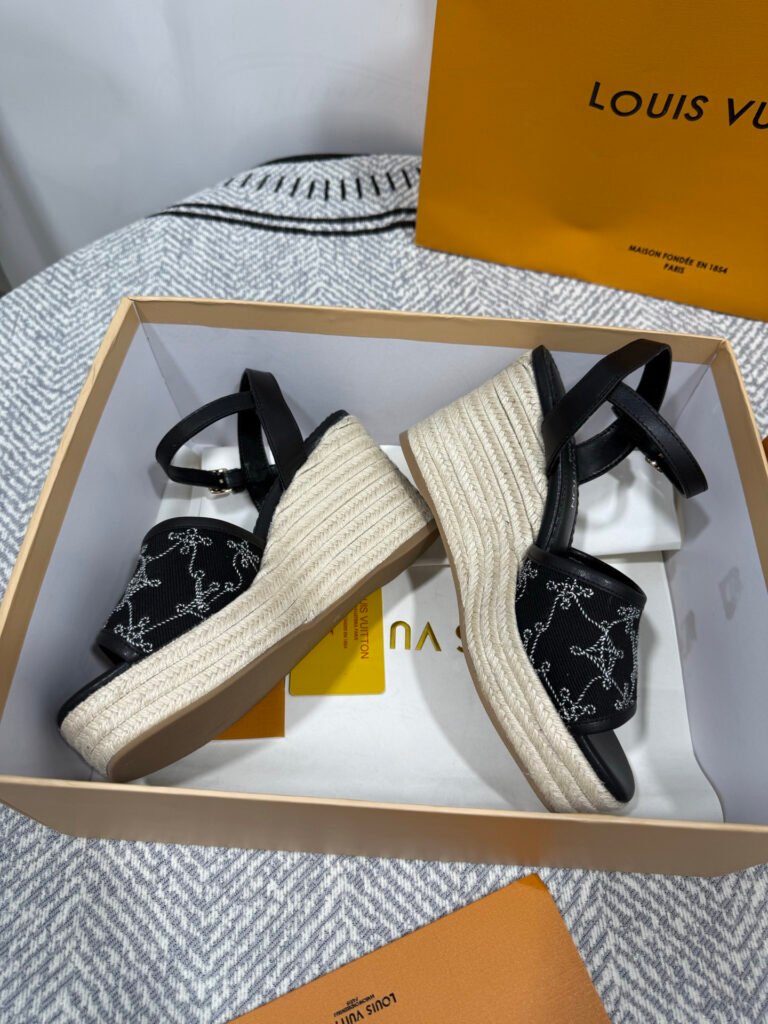 Louis Vuitton Unisex Platform Sneakers detail image 3