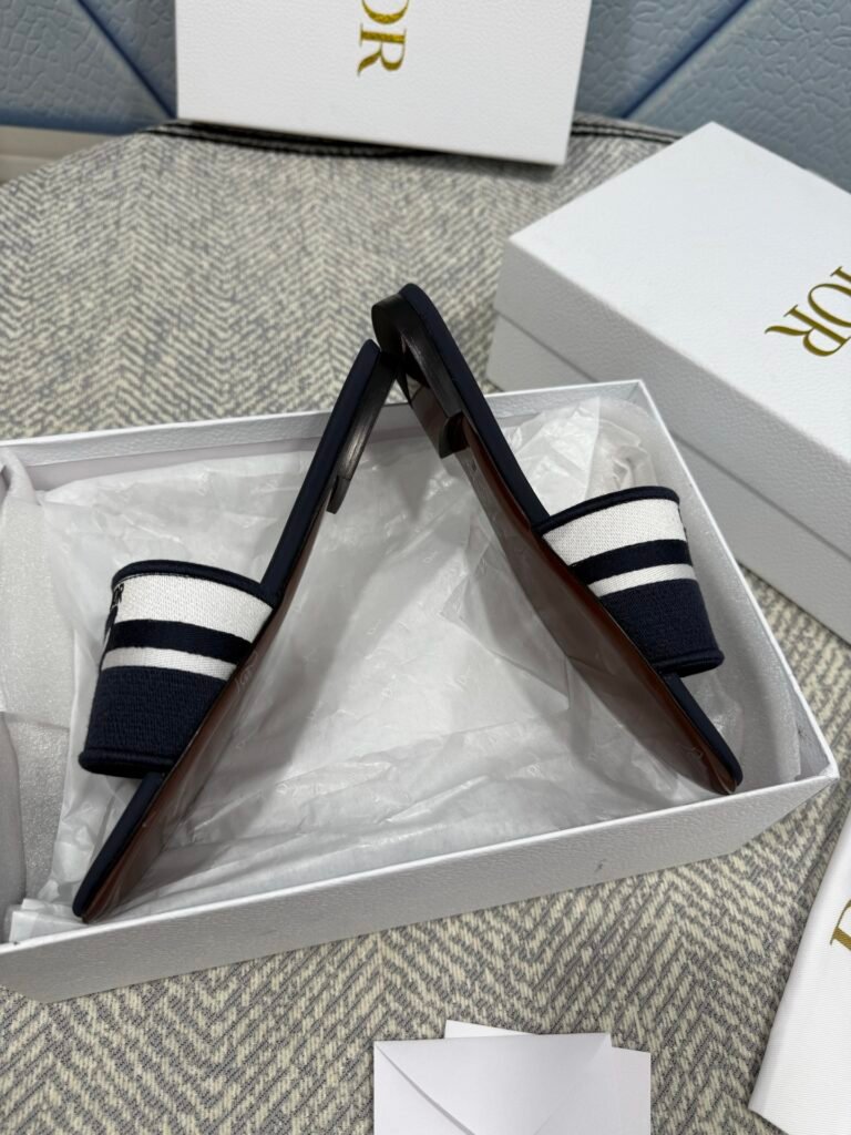 Dior Unisex Slides detail image 3