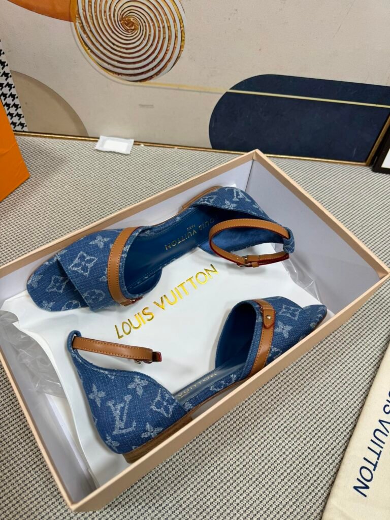 Louis Vuitton Unisex Slides detail image 3