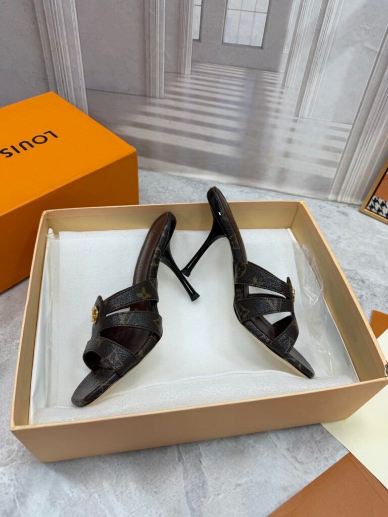 Louis Vuitton Unisex Slides detail 3