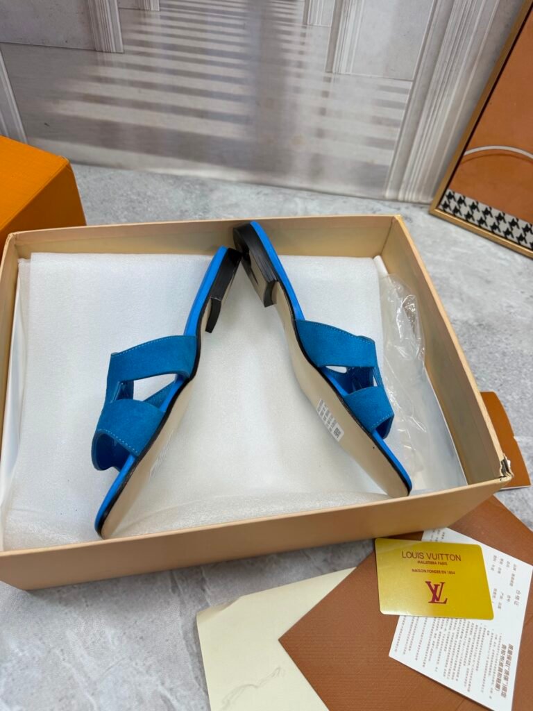 Louis Vuitton Unisex Slides detail 3