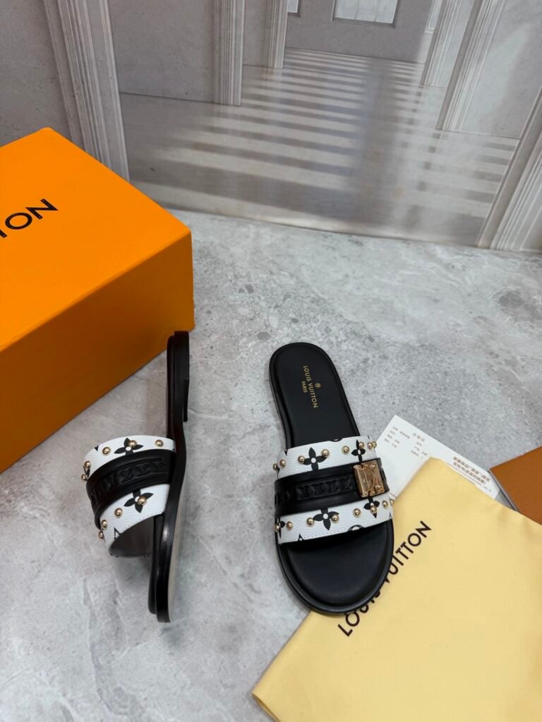 Louis Vuitton Unisex Slides detail 3