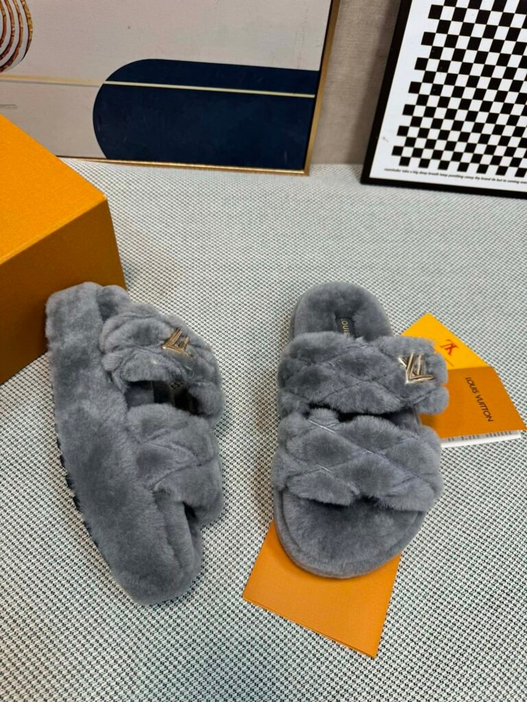 Louis Vuitton Unisex Shearling Shoes detail 3