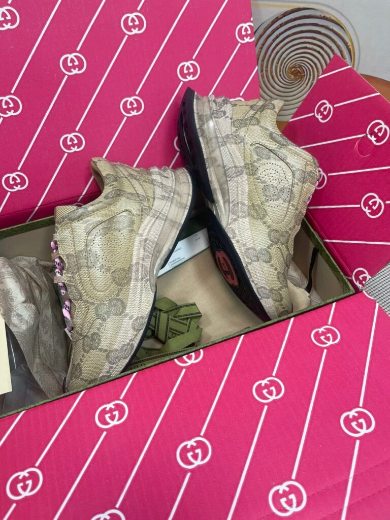 Gucci Unisex Chunky Sneakers detail image 3