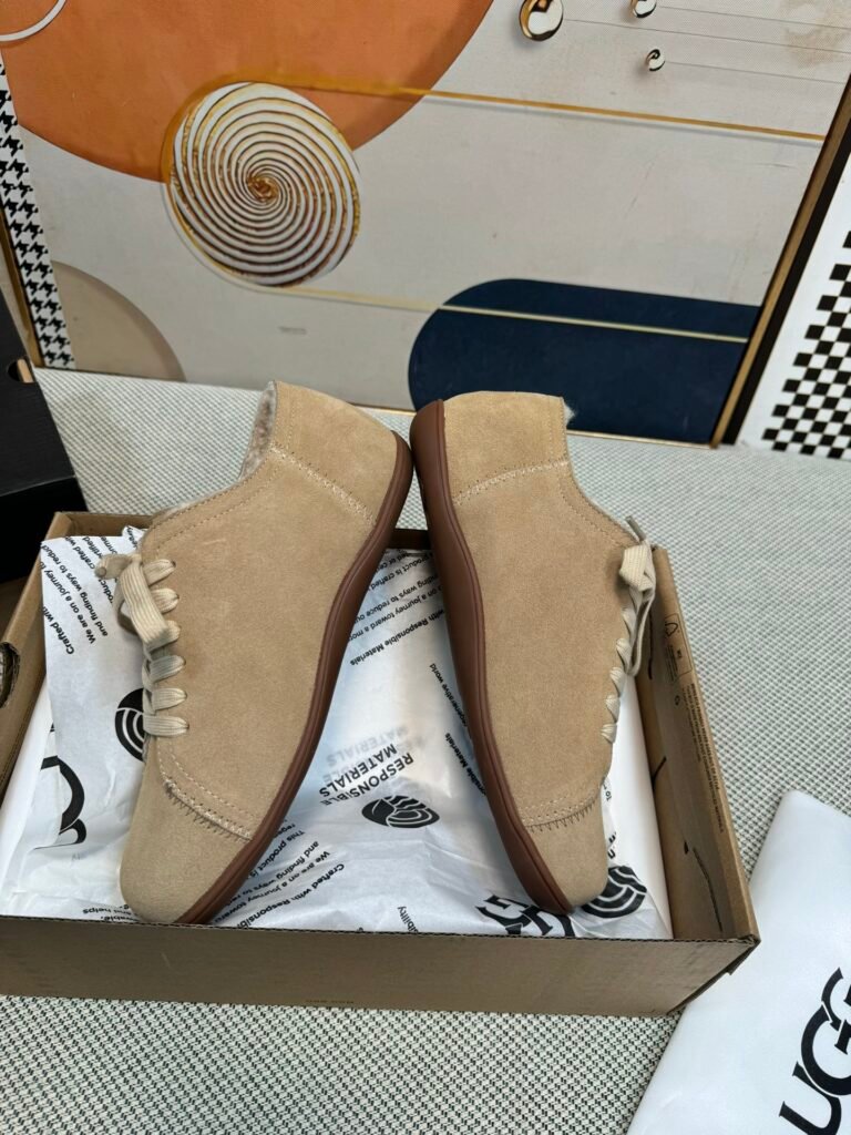 UGG Unisex Snow Boots detail image 3