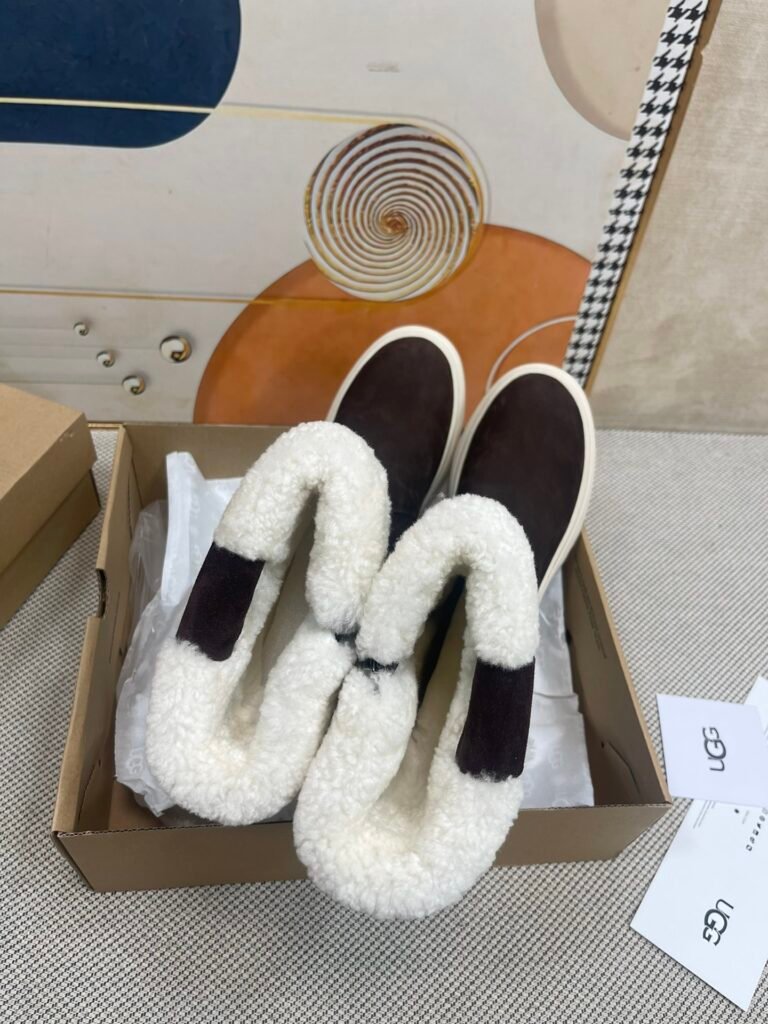 UGG Women's Snow Boots detail 3