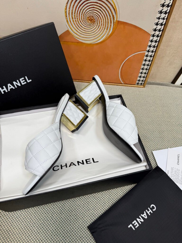 Chanel Women's Slides detail image 3