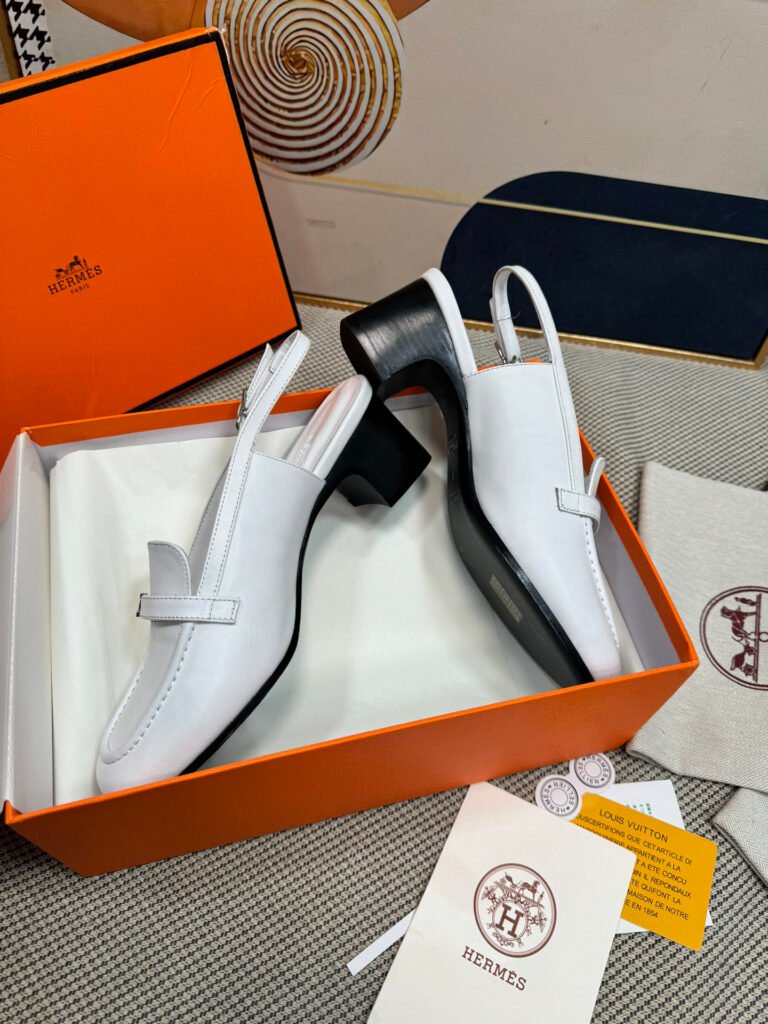 Hermès Unisex Sandals detail 3