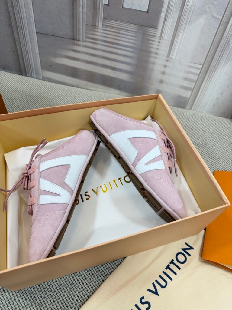 Gucci Women's Athletic Sneakers detail 3
