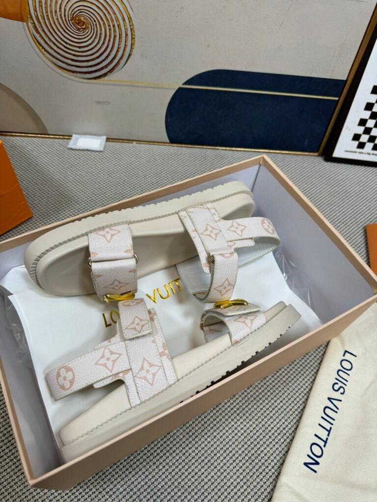 Louis Vuitton Unisex Sandals detail 3