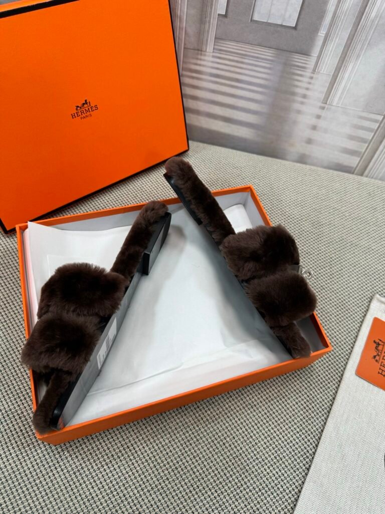 Hermès Unisex Slides detail 3