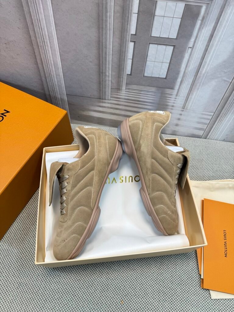 Louis Vuitton Unisex Low-Top Sneakers detail 3