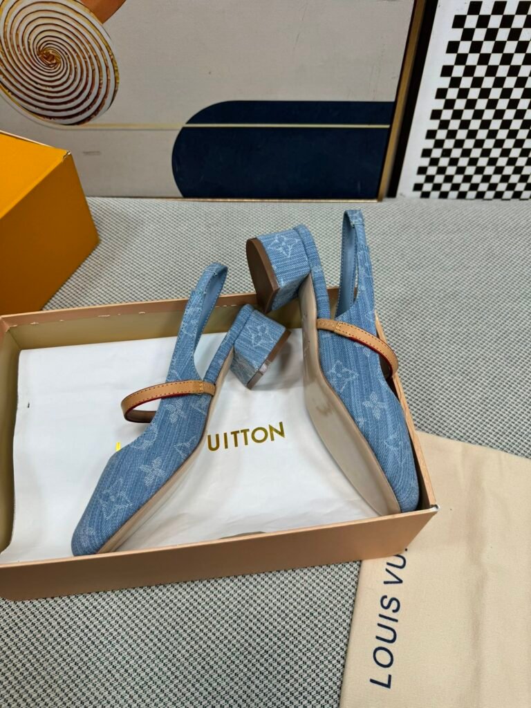Louis Vuitton Unisex Sandals detail 3
