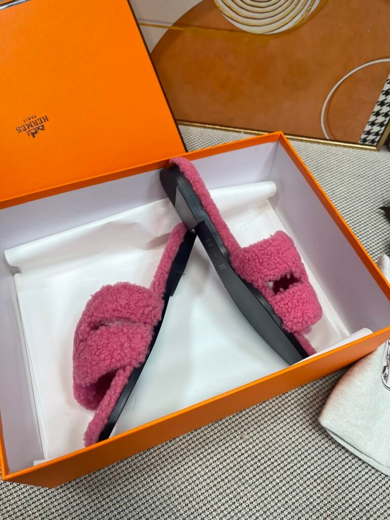 Hermès Unisex Shearling Shoes detail 3