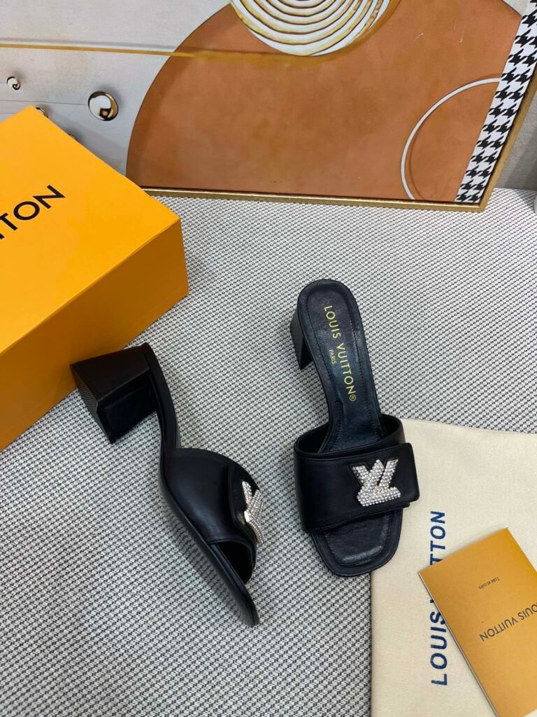 Louis Vuitton Unisex Sandals detail 3