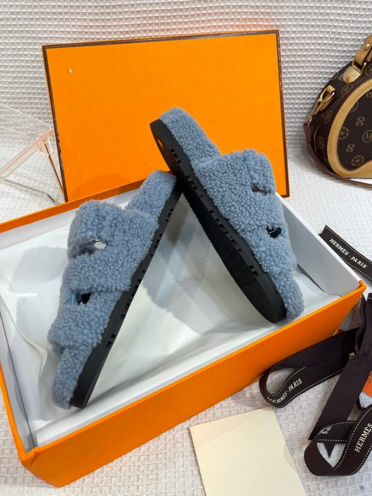 Hermès Unisex Shearling Shoes detail 3