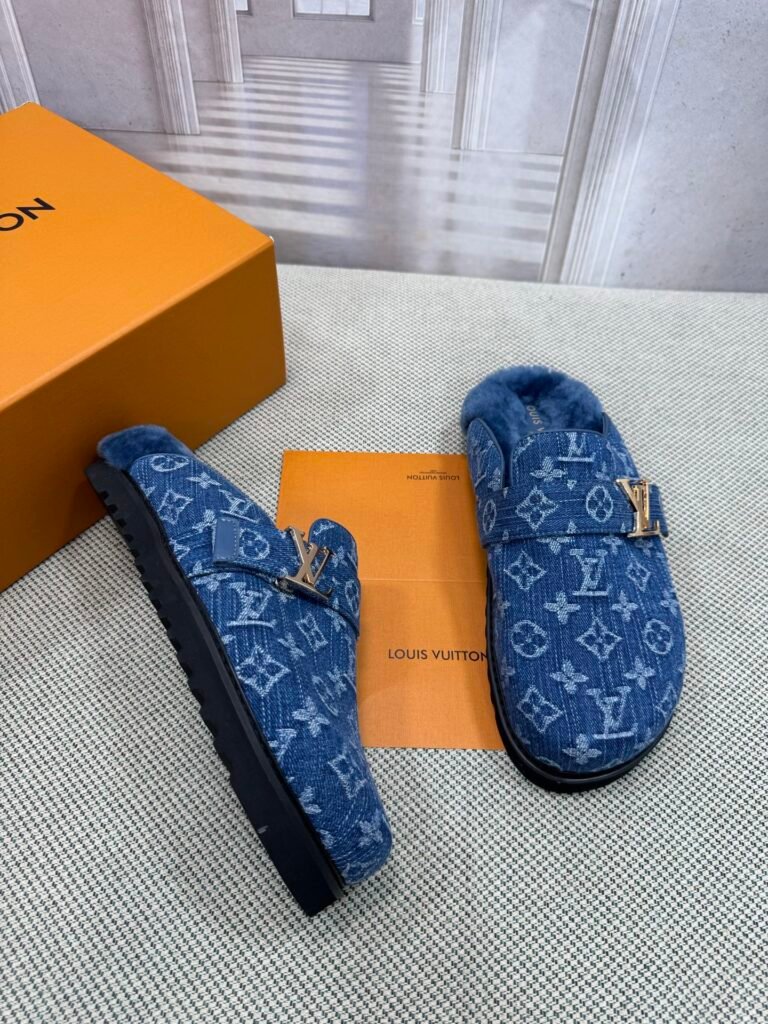 Louis Vuitton Unisex Slides detail 3