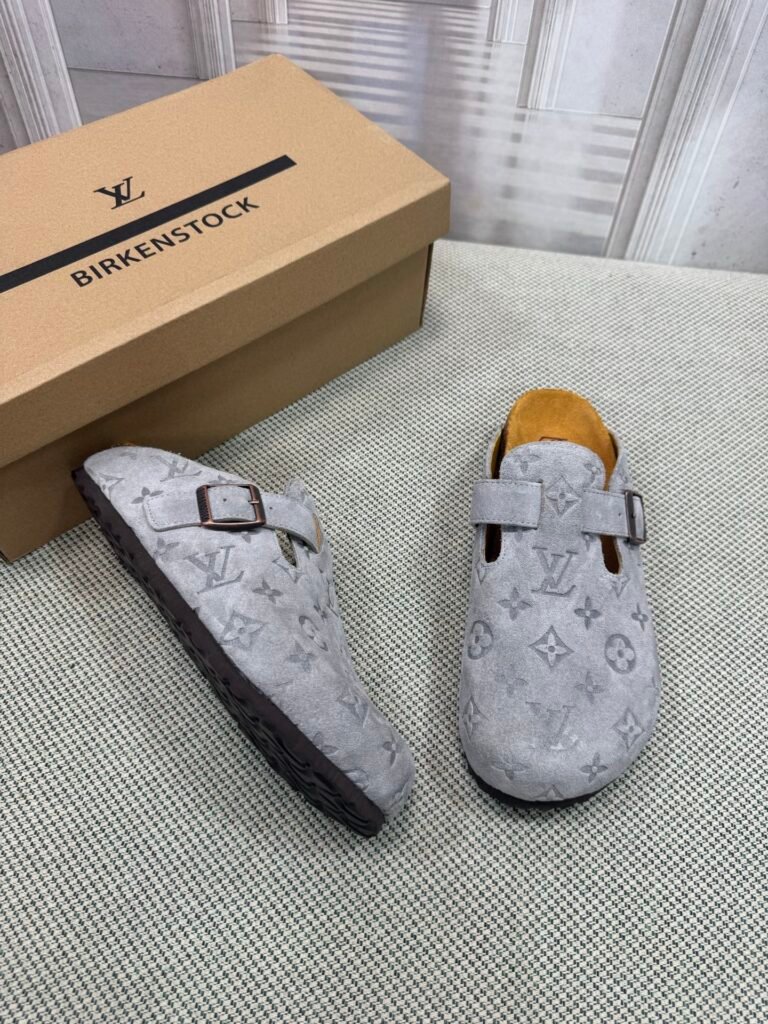 Louis Vuitton Unisex Slides detail 3