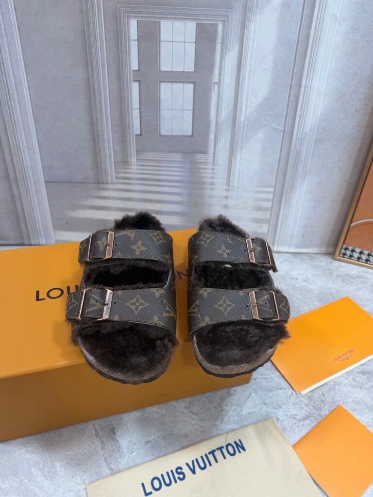 Louis Vuitton Unisex Slides detail image 3