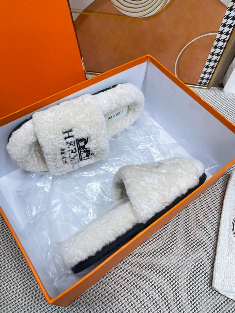 Hermès Unisex Shearling Shoes detail 3