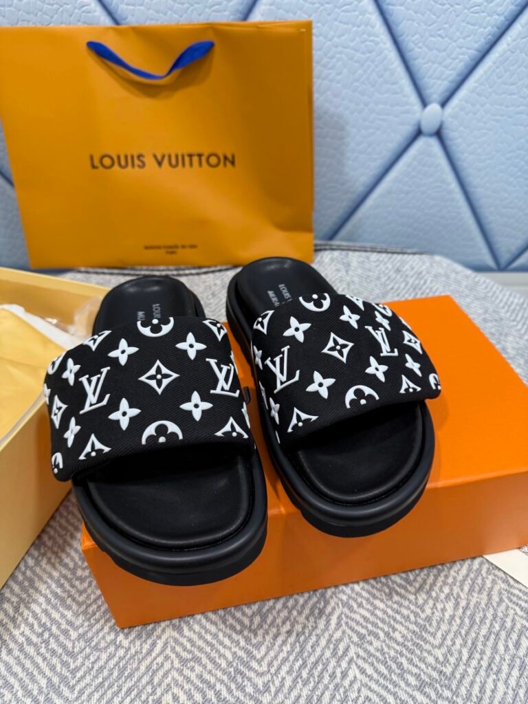 Louis Vuitton Unisex Slides detail 3