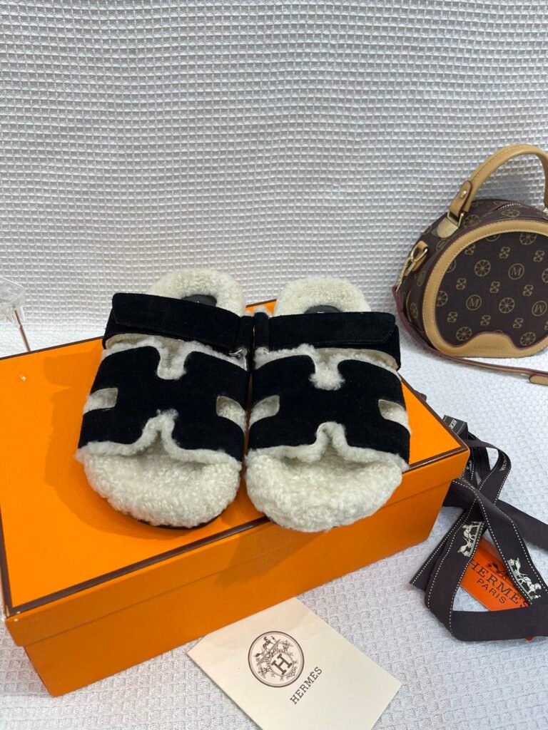 Hermès Unisex Shearling Shoes detail 3