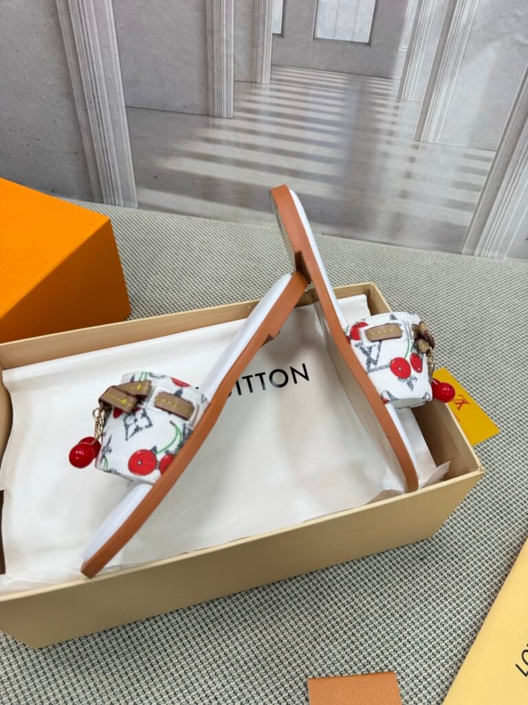 Louis Vuitton Unisex Slides detail image 3