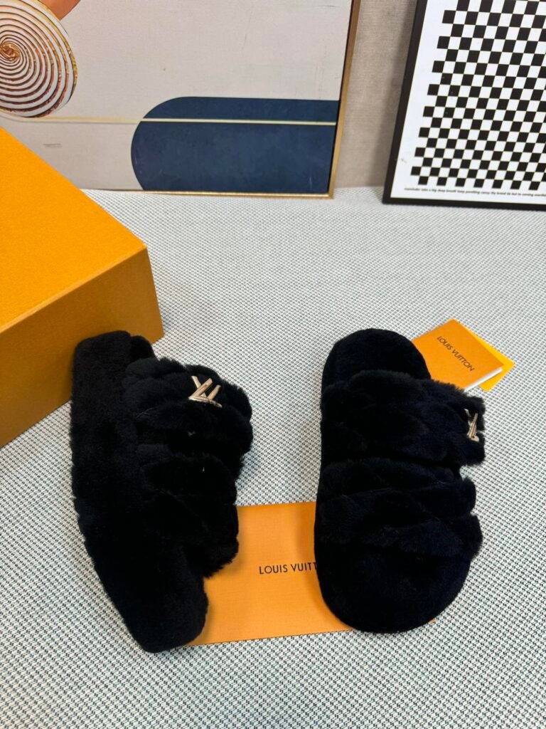 Louis Vuitton Unisex Slides detail 3