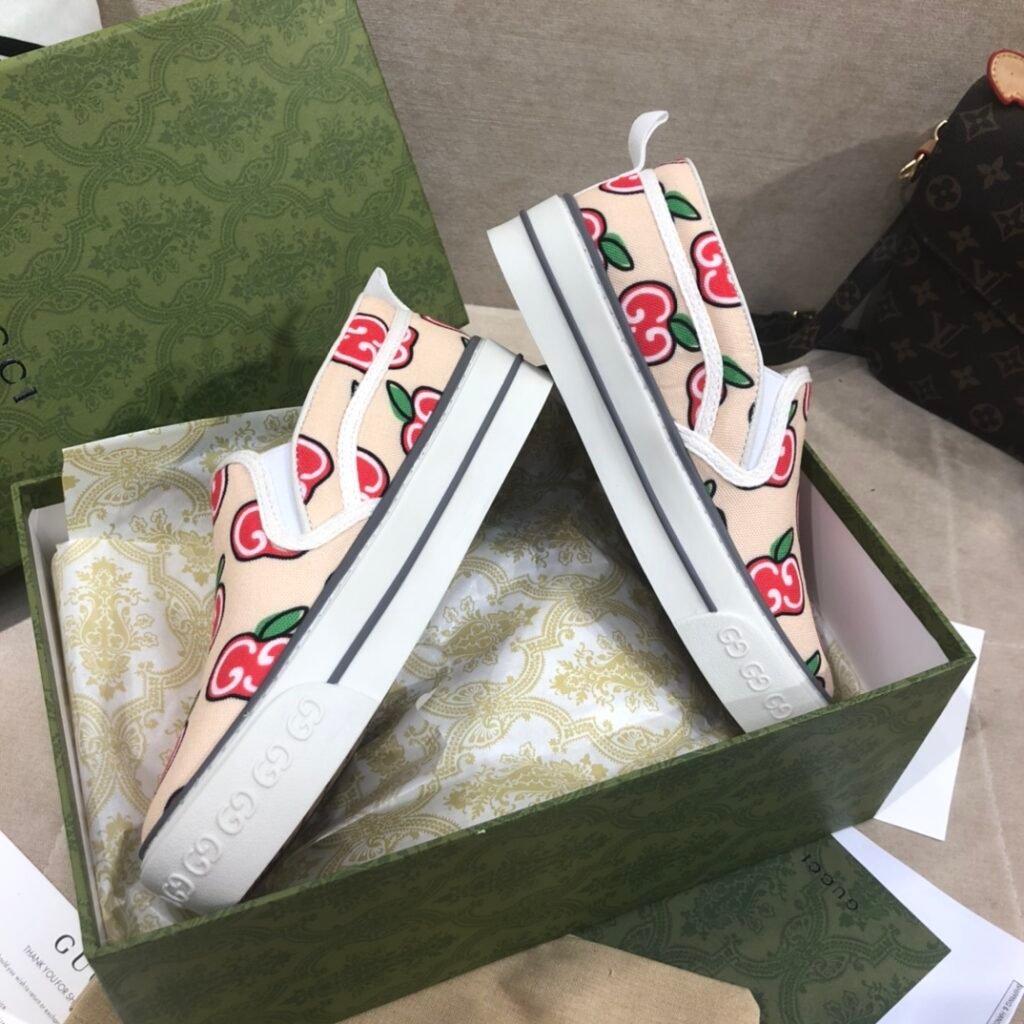 Gucci Unisex Loafers detail 3