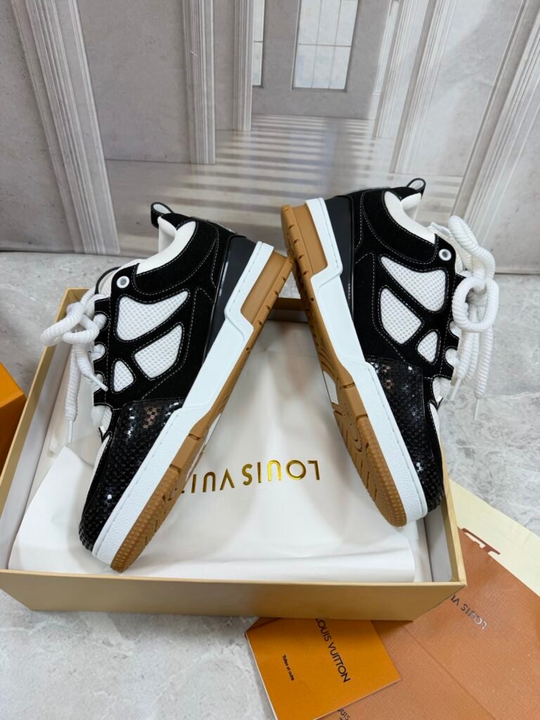 Louis Vuitton Unisex Chunky Sneakers detail 3