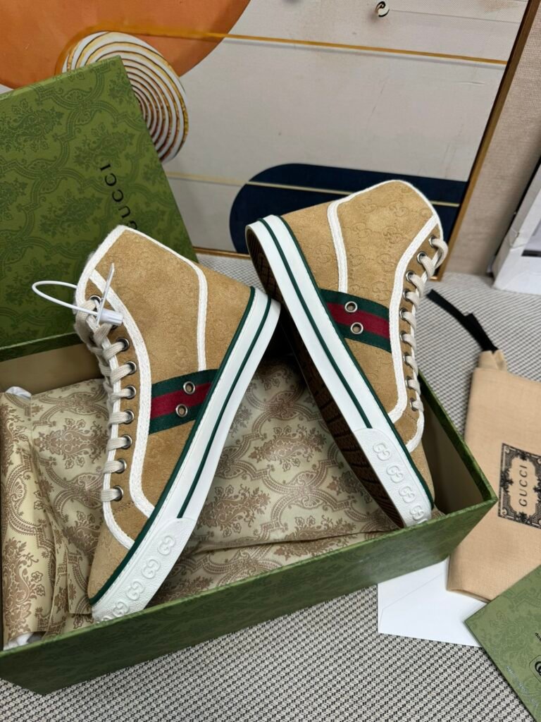 Gucci Unisex Loafers detail image 3
