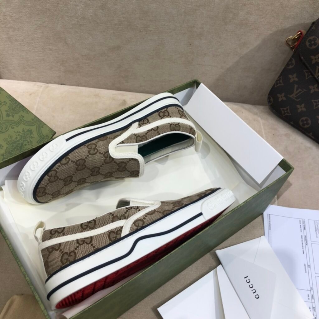 Gucci Unisex Loafers detail image 3