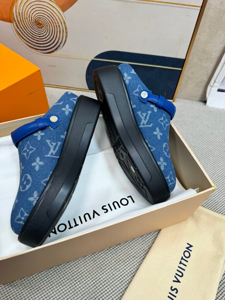 Louis Vuitton Unisex Slides detail 3