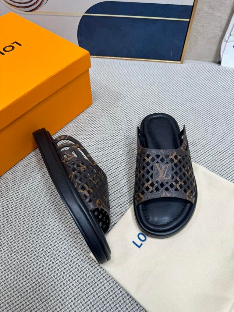Louis Vuitton Unisex Slides detail 3