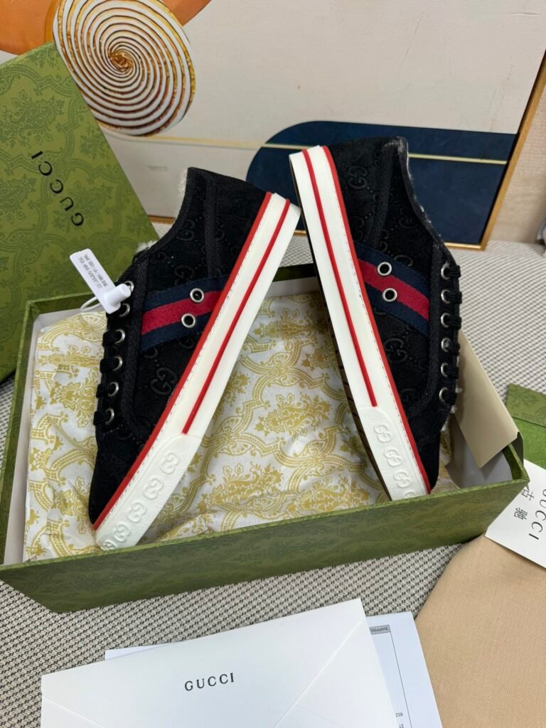 Gucci Unisex Loafers detail 3
