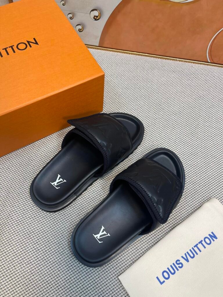 Louis Vuitton Unisex Slides detail 3