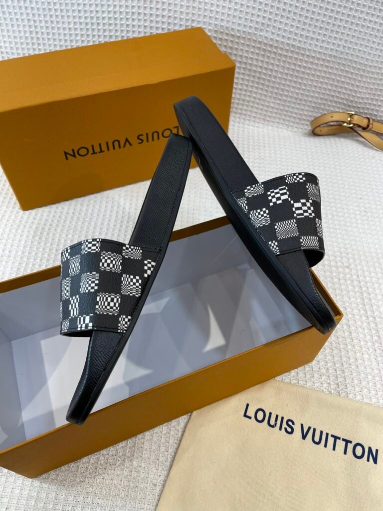 Louis Vuitton Unisex Slides detail image 3