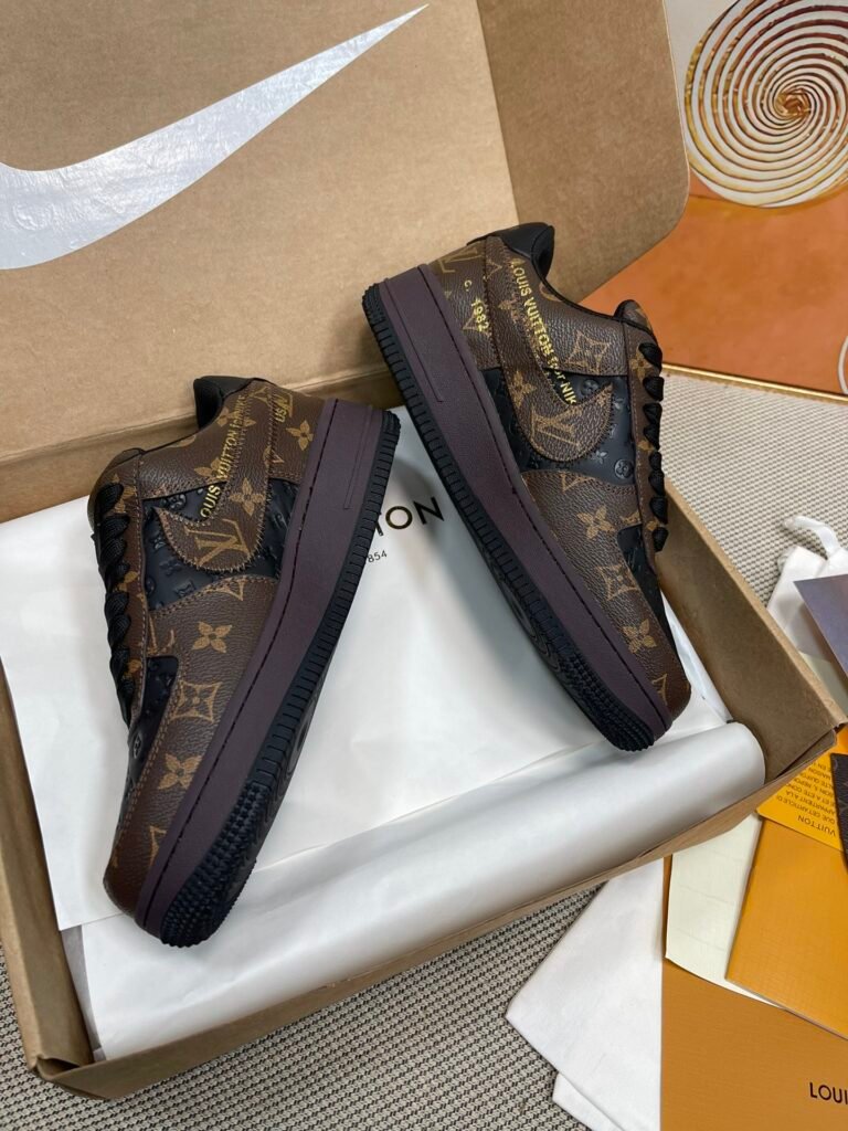 Louis Vuitton Unisex Athletic Sneakers detail 3