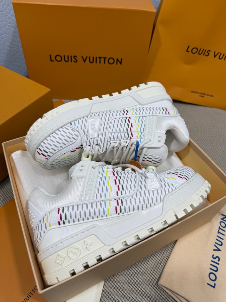 Louis Vuitton Unisex Chunky Sneakers detail 3