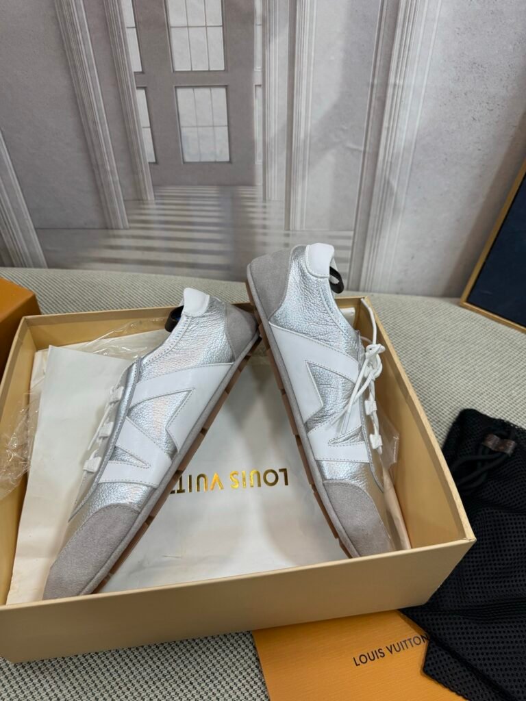Louis Vuitton Unisex Chunky Sneakers detail 3