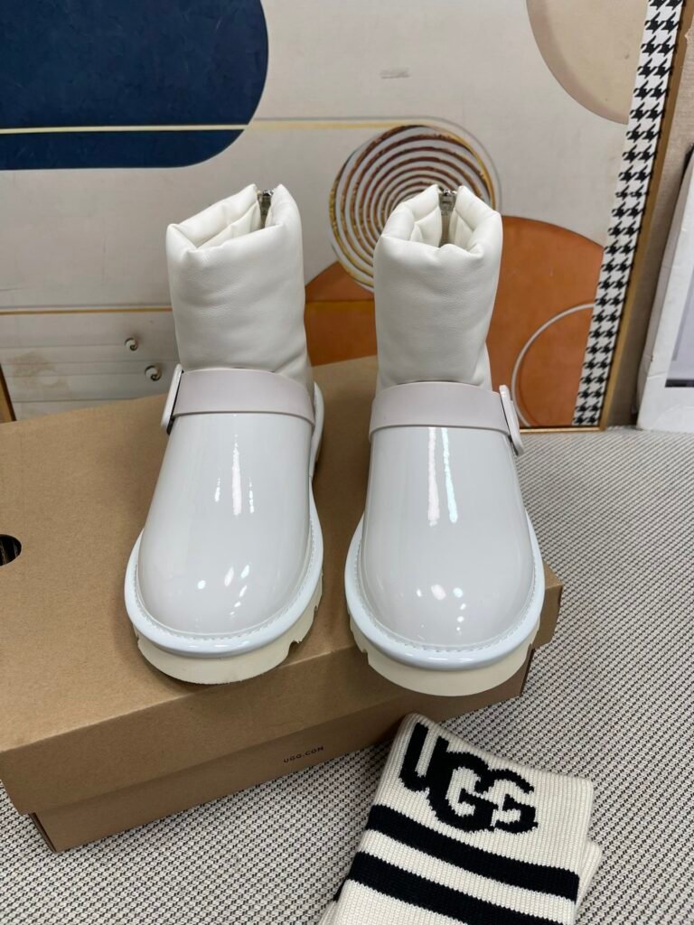 UGG Women's Snow Boots detail image 3